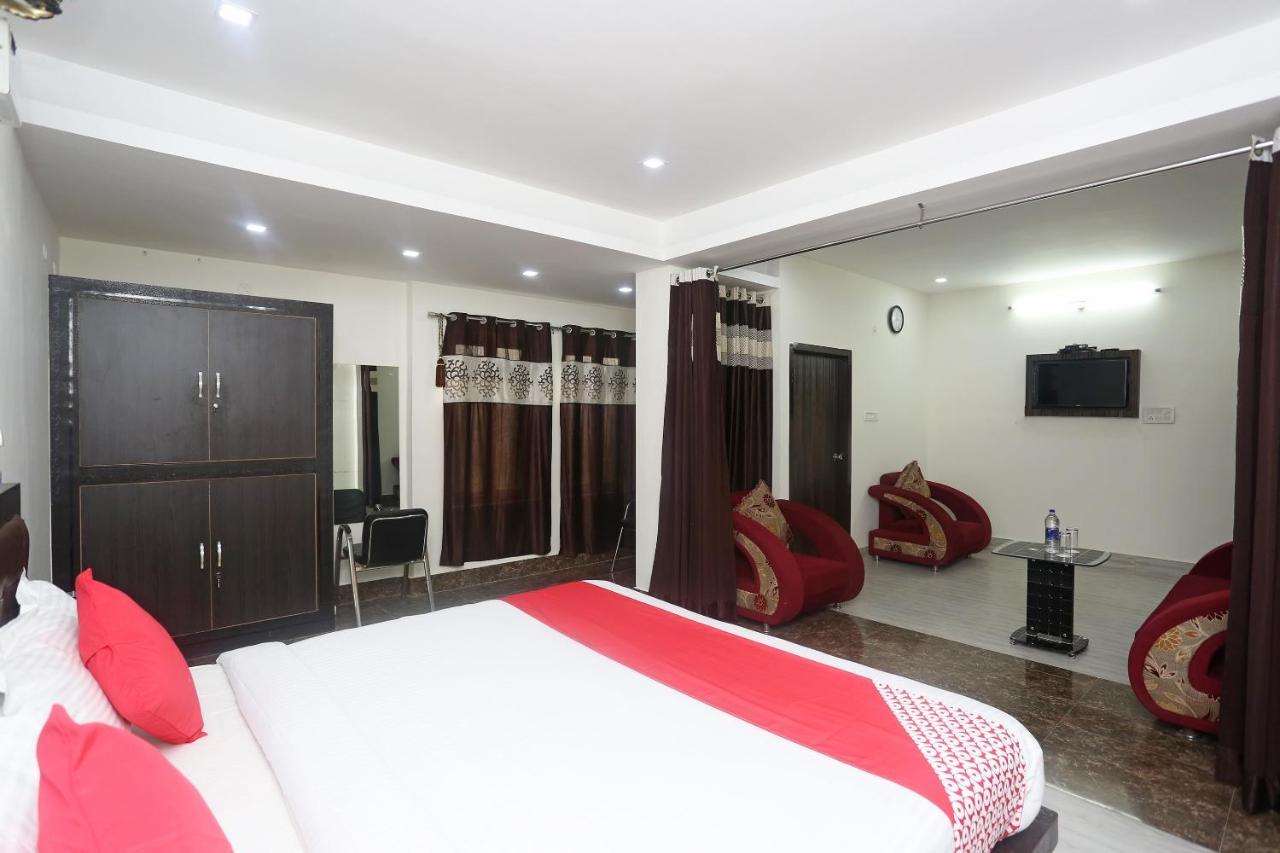 โอโย 18301 โฮเต็ล เอ-1 Hotel อัลวาร์ ภายนอก รูปภาพ