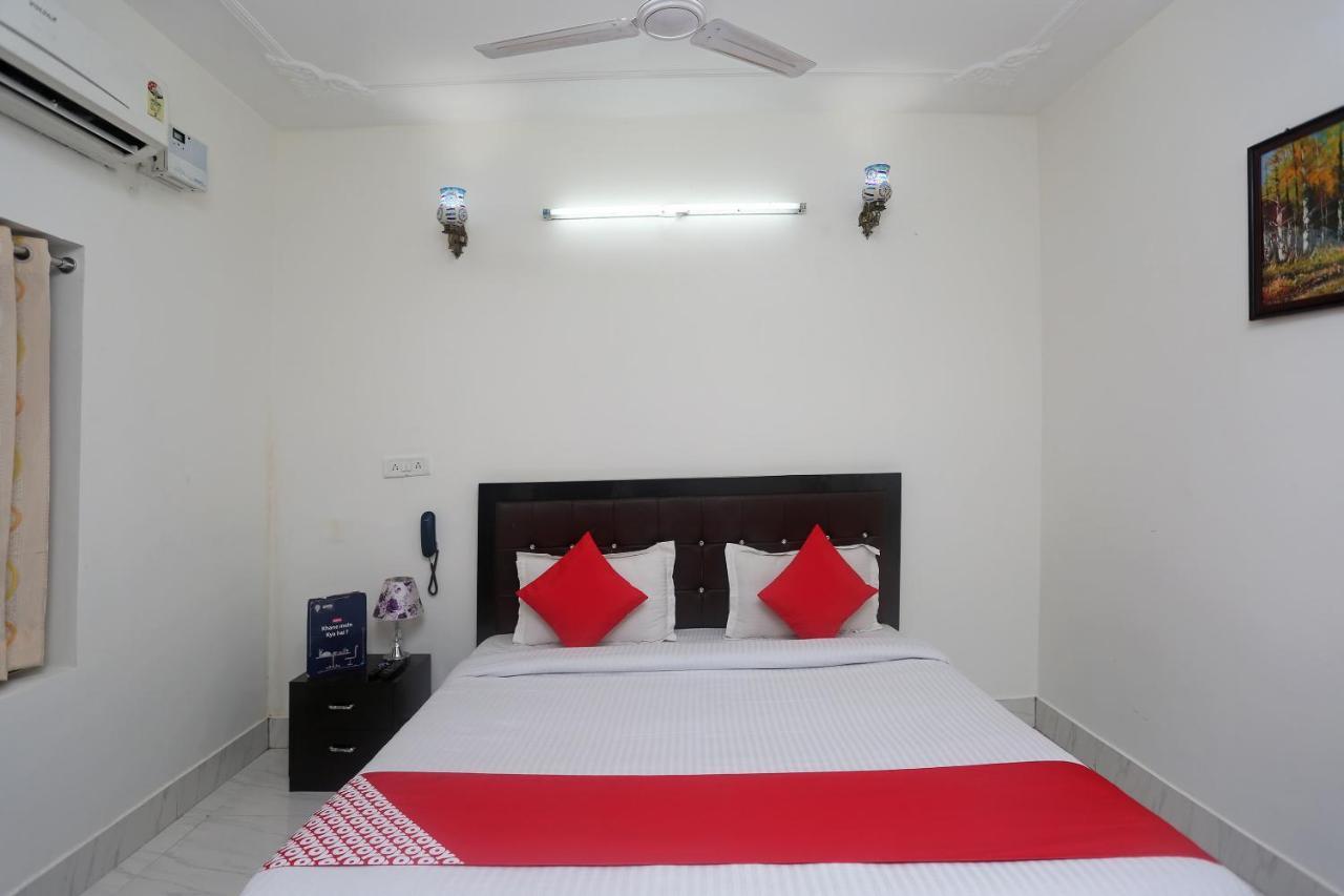 โอโย 18301 โฮเต็ล เอ-1 Hotel อัลวาร์ ภายนอก รูปภาพ