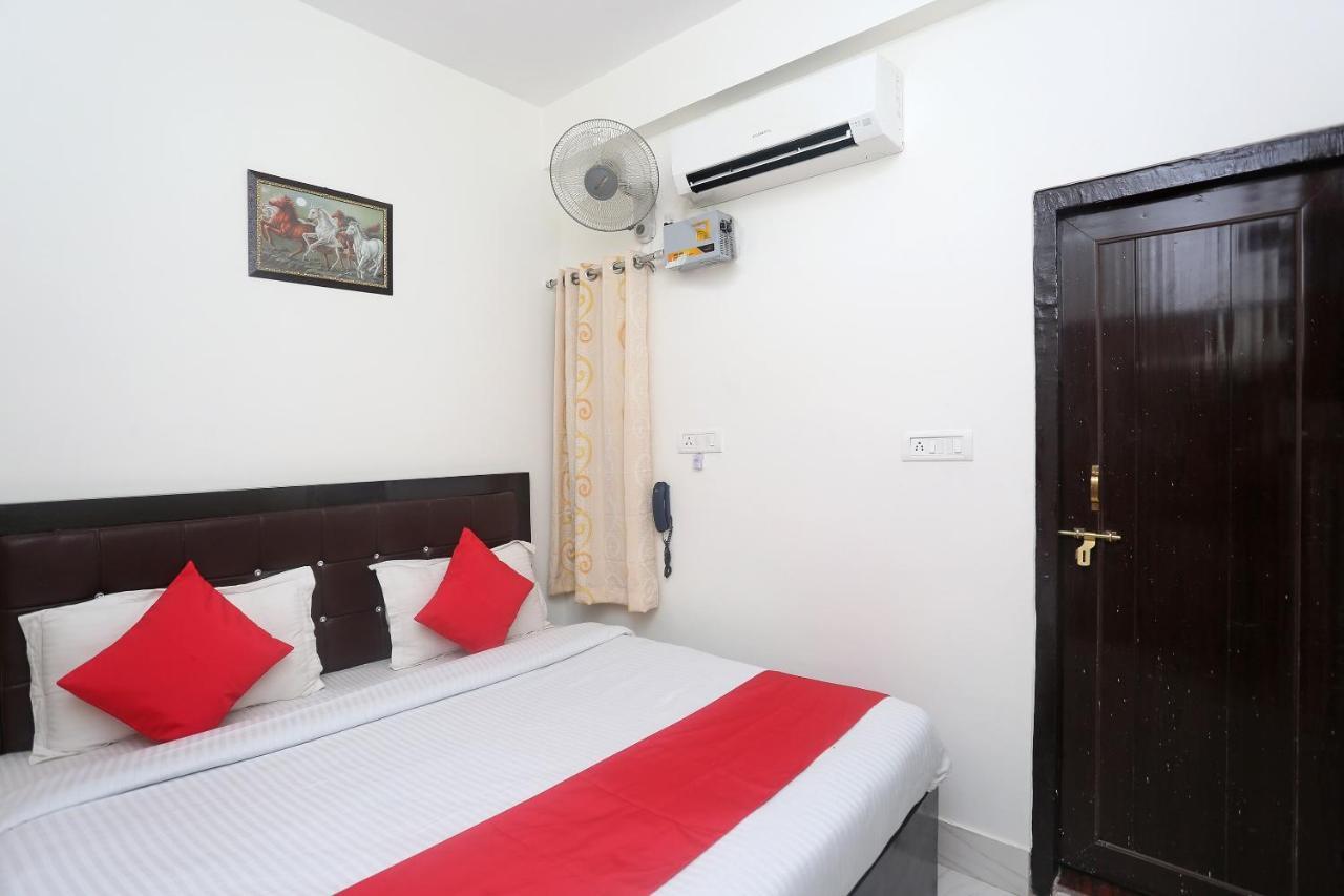 โอโย 18301 โฮเต็ล เอ-1 Hotel อัลวาร์ ภายนอก รูปภาพ