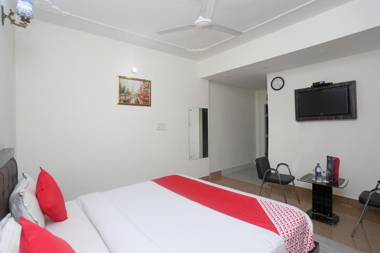 โอโย 18301 โฮเต็ล เอ-1 Hotel อัลวาร์ ภายนอก รูปภาพ
