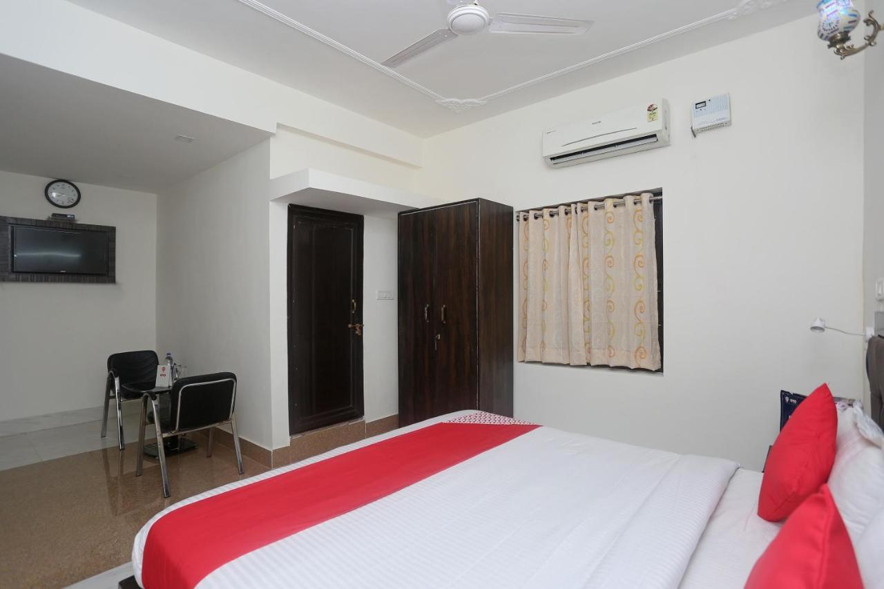 โอโย 18301 โฮเต็ล เอ-1 Hotel อัลวาร์ ภายนอก รูปภาพ